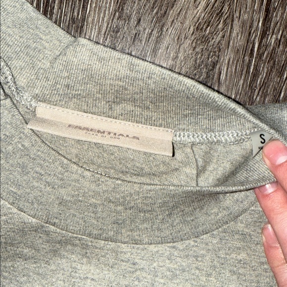 Essentials tee - Picture 3 of 7